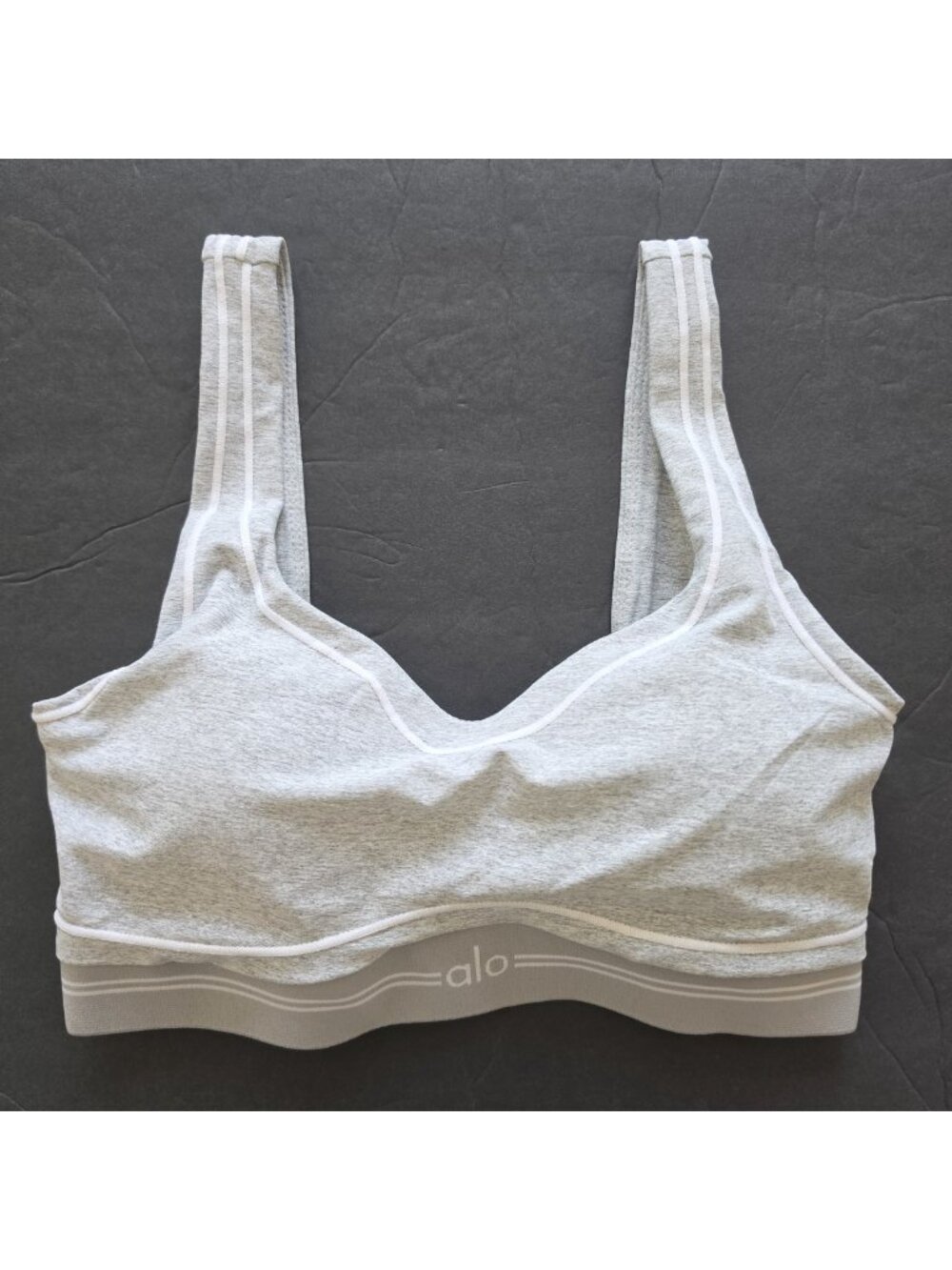 Alo Yoga Women's Sports Bra Size Small Gray & White Piping Strappy Logo